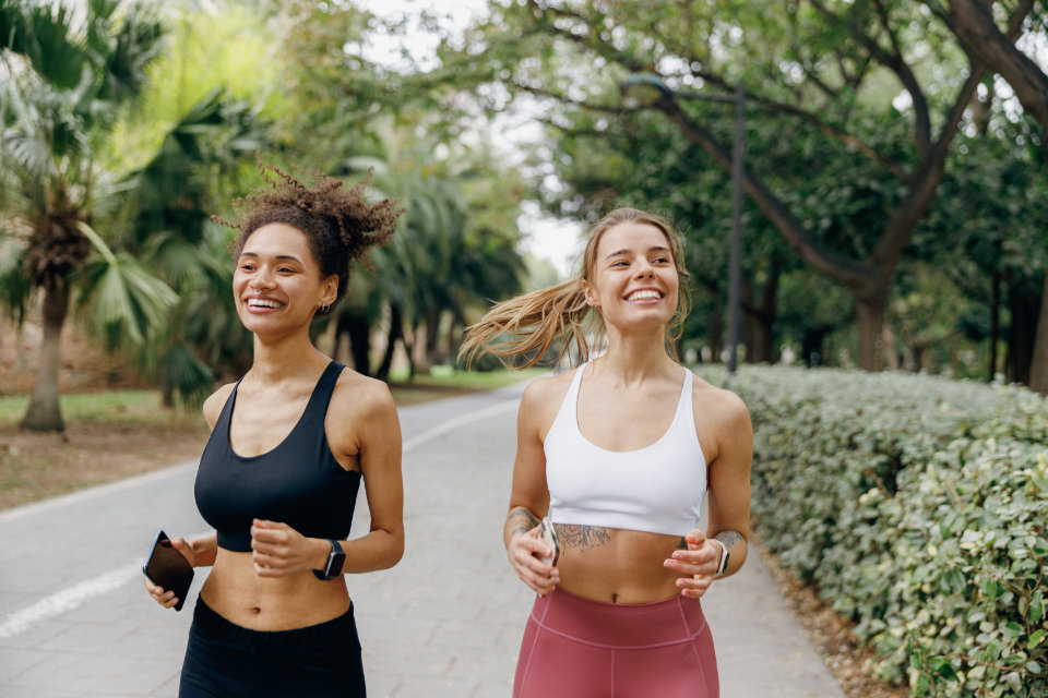 Long-Distance Running for Women: 3 Expert Tips to Strengthen Your Body