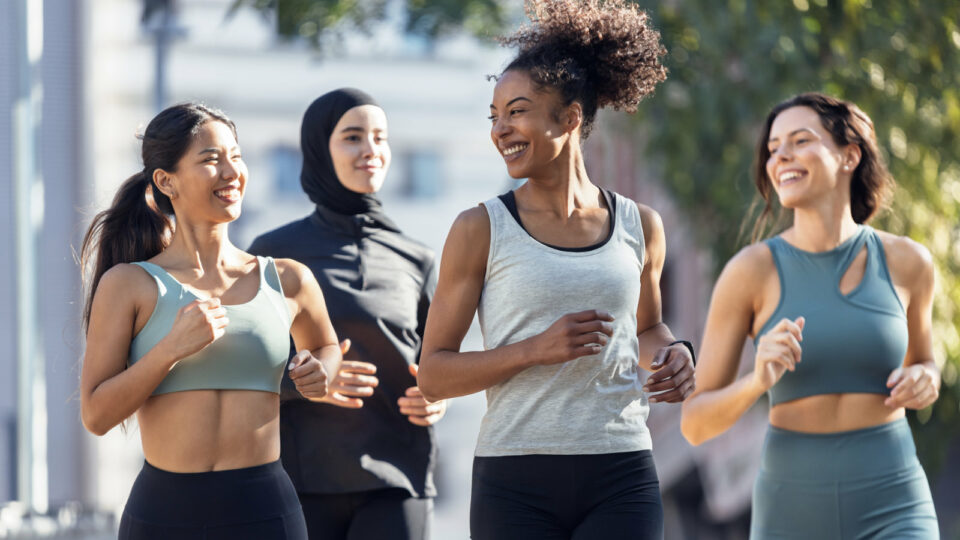Long-Distance Running for Women: 3 Expert Tips to Strengthen Your Body Long-Distance Running for Women: 3 Expert Tips to Strengthen Your Body